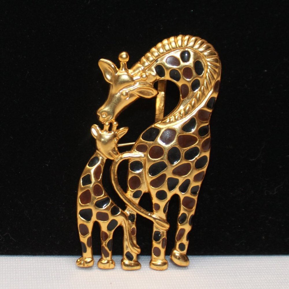BEST Mother Giraffe & Baby Brooch/Pendent In Polished Gold Tone & Enamel - Picture 5 of 10
